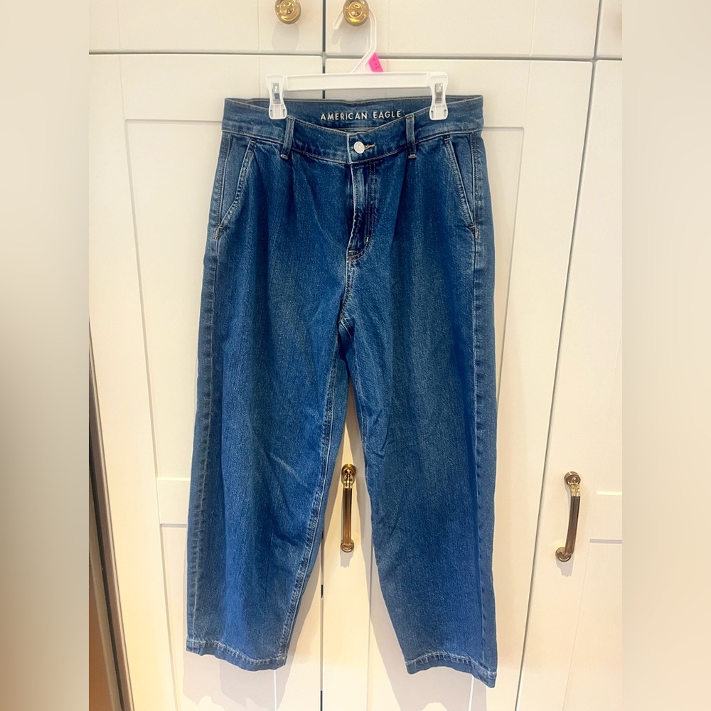 American Eagle Outfitters Women’s Strigid Barrel Jeans